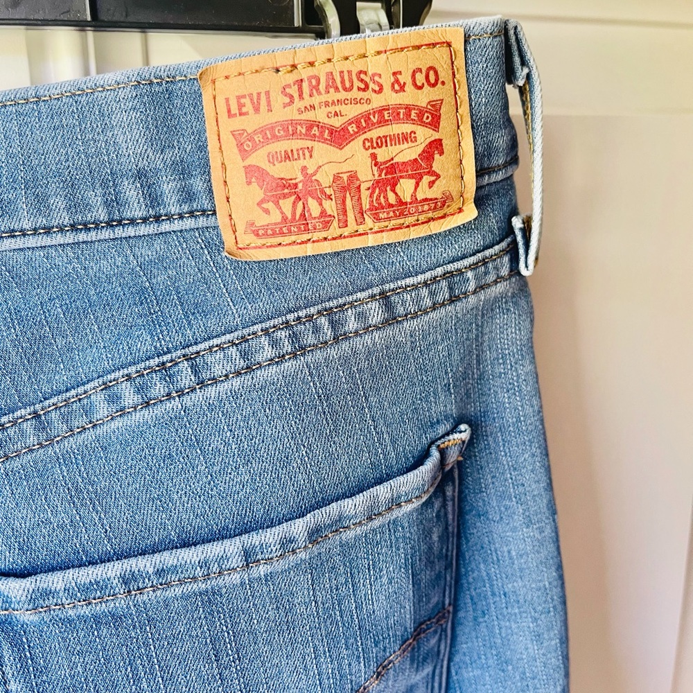 NEW w/o Tags Levi’s 311 Shaping Skinny Jeans Sz 28